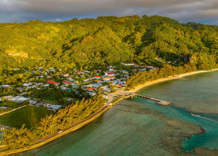 Vue sur l'île de Rurutu ©Michael Runkel